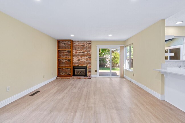 Building Photo - Browns Valley 3 bed 2 bath home