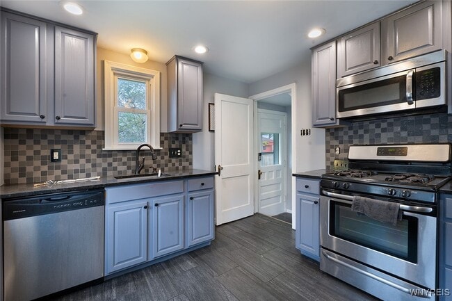 Building Photo - 845 Cleveland Dr