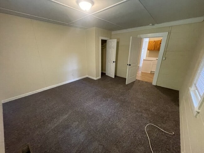 Building Photo - 1 Bedroom 1 Bathroom Duplex