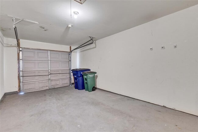 Building Photo - 1708 Lovingood Dr