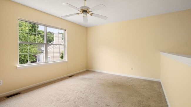 Building Photo - 3BR 2.5BA Cul-de-sac House with Loft in To...