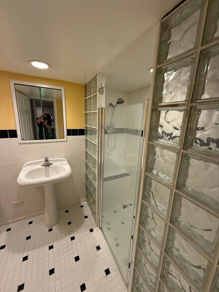 Building Photo - 522 Lilac Ct