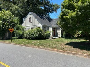 Building Photo - 2300 Rosewood Ave