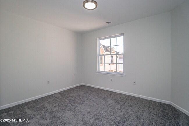 Building Photo - 105 Adamecs Way