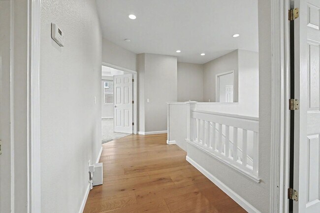 Building Photo - 4865 Peninsula Point Dr