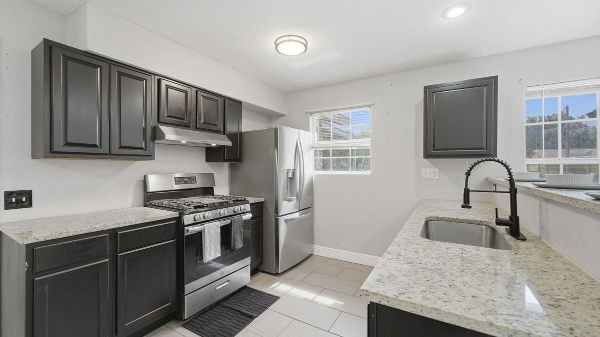 Building Photo - 2503 Irwin Dr