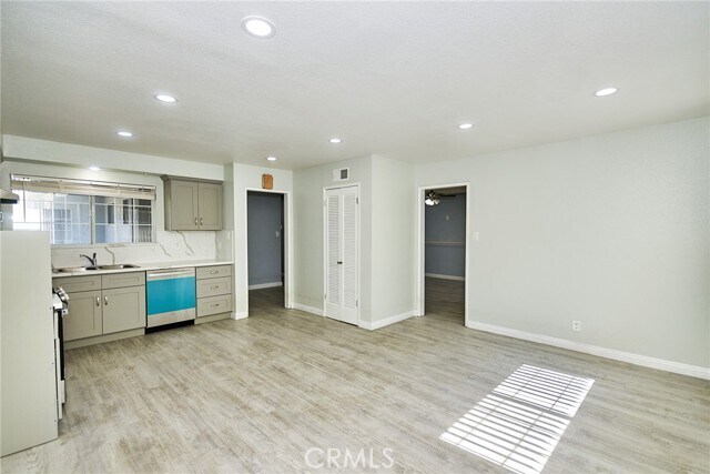 Building Photo - 530 W Parkwood Ave