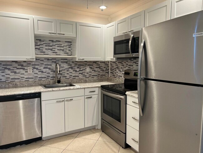 Building Photo - 82 Normandy Ln