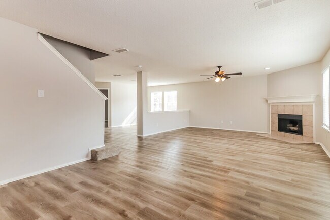 Building Photo - 145 Redbud Dr