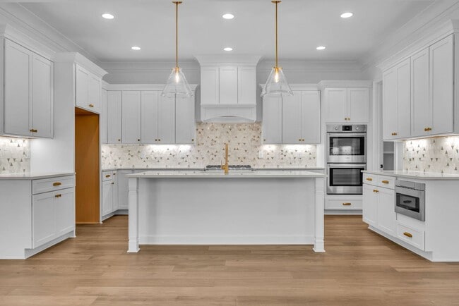 Building Photo - Luxury living in this brand new home - Franklin, TN