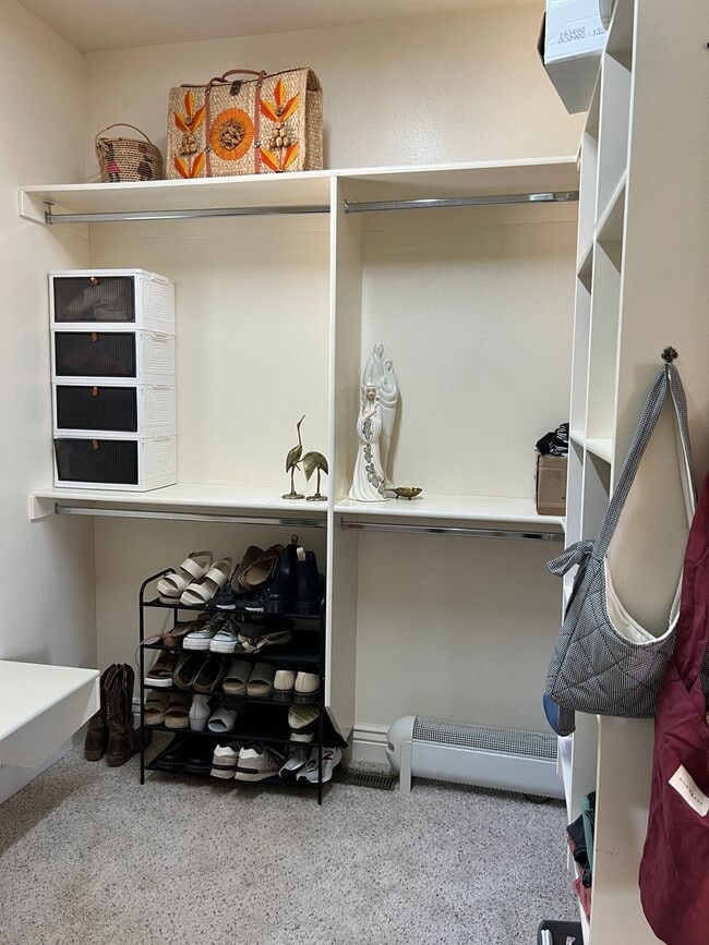 Building Photo - **$100 OFF FIRST MONTHS RENT IF A LEASE IS...