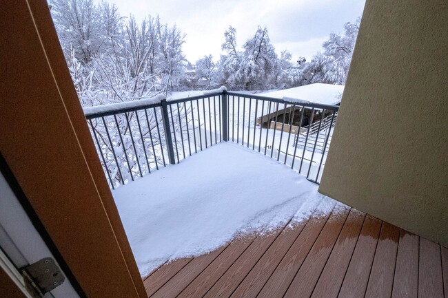 Building Photo - Beautiful Draper Townhomes in Prime Location