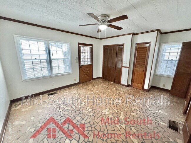 Building Photo - 135 S Greer St