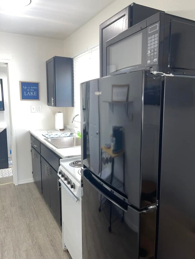 Building Photo - 106 15th Ave S