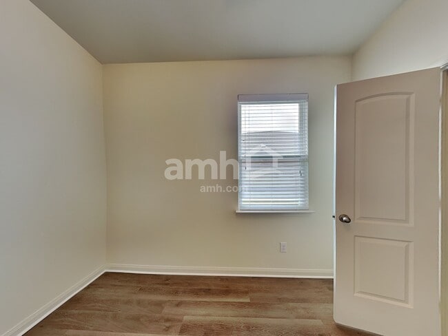 Building Photo - 1544 Park Trails Blvd