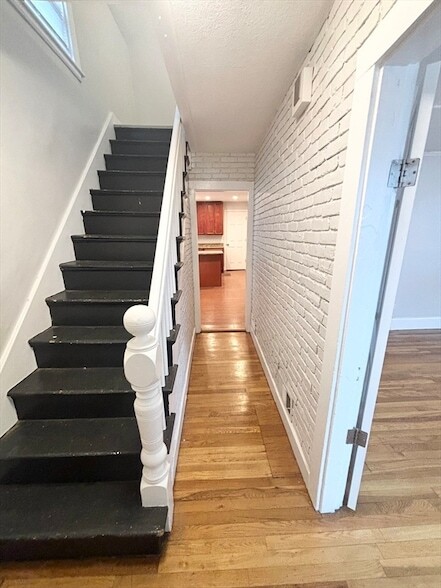 Building Photo - 11 Byron St