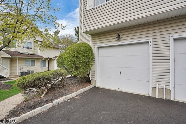 Building Photo - 78 Academy Ct