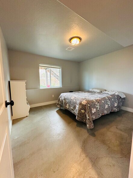 Building Photo - 583 N 400 E