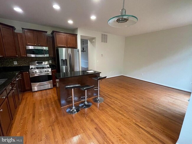 Building Photo - 327 Woodstream Blvd