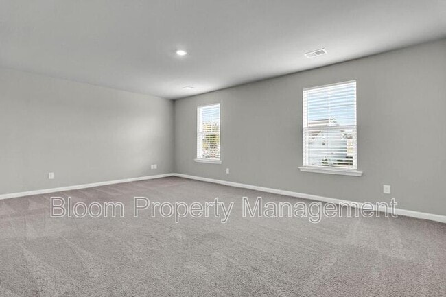 Building Photo - 640 Chigwell Springs Ln