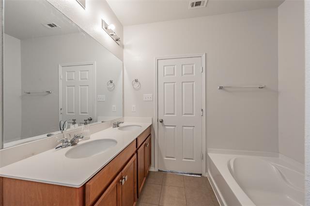 Building Photo - 2312 Bermont Red Ln