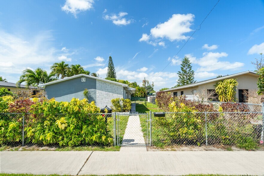 Building Photo - 2235 Coolidge St