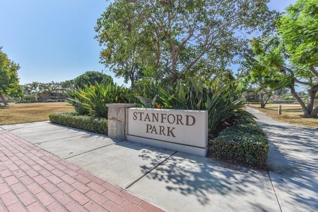 Building Photo - 355 Stanford Ct