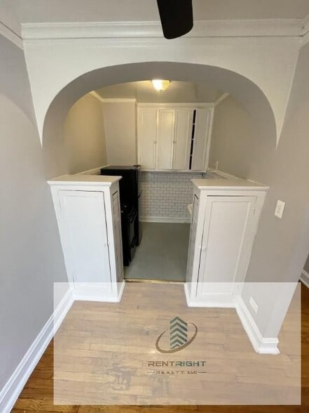 Building Photo - 4588 N Elston Ave