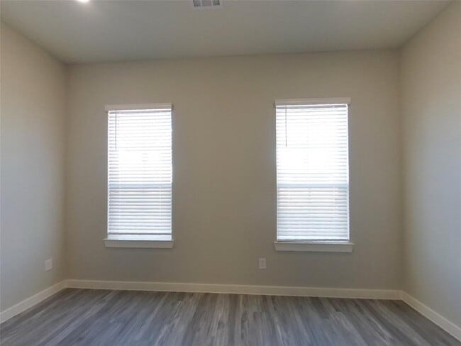 Building Photo - 9835 Willow Creek Commerce Dr