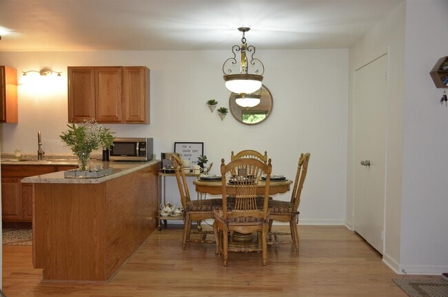 Building Photo - 815 Ashlawn Pl