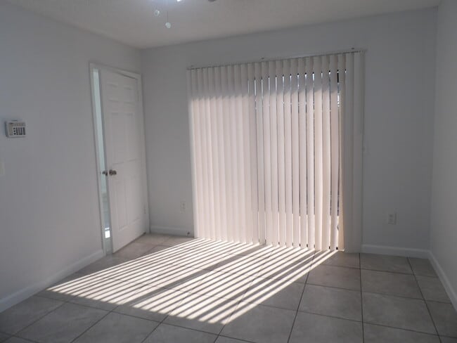 Building Photo - 4132 Palm Bay Cir