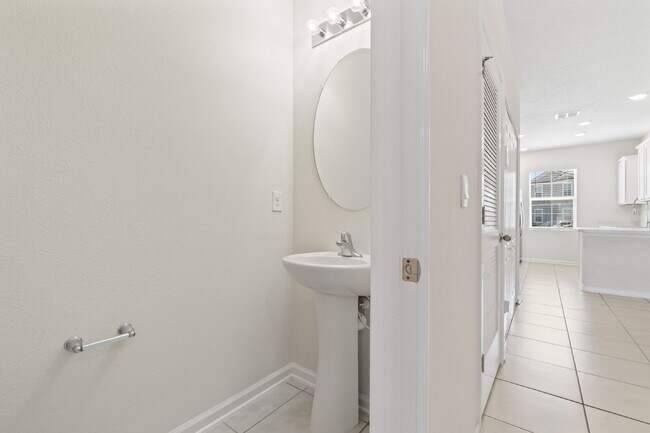 Building Photo - Oakleaf Plantation 3-Bedroom Townhouse in Towering Oaks – Spacious 1450 Sq Ft Living with 2 Full ...