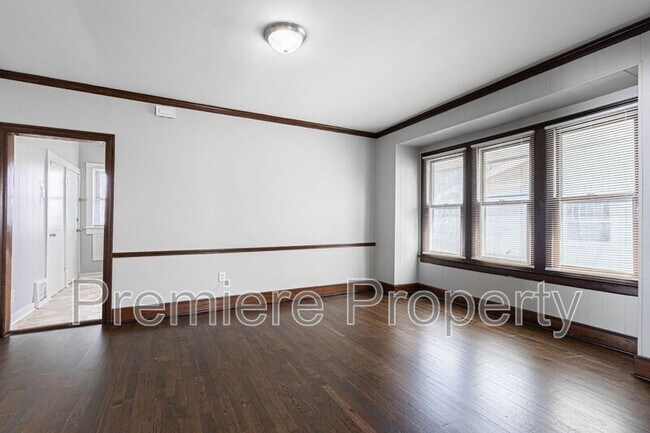 Building Photo - 1731 S Crescent Ave