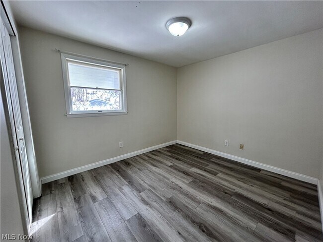 Building Photo - 213 Concord Ct