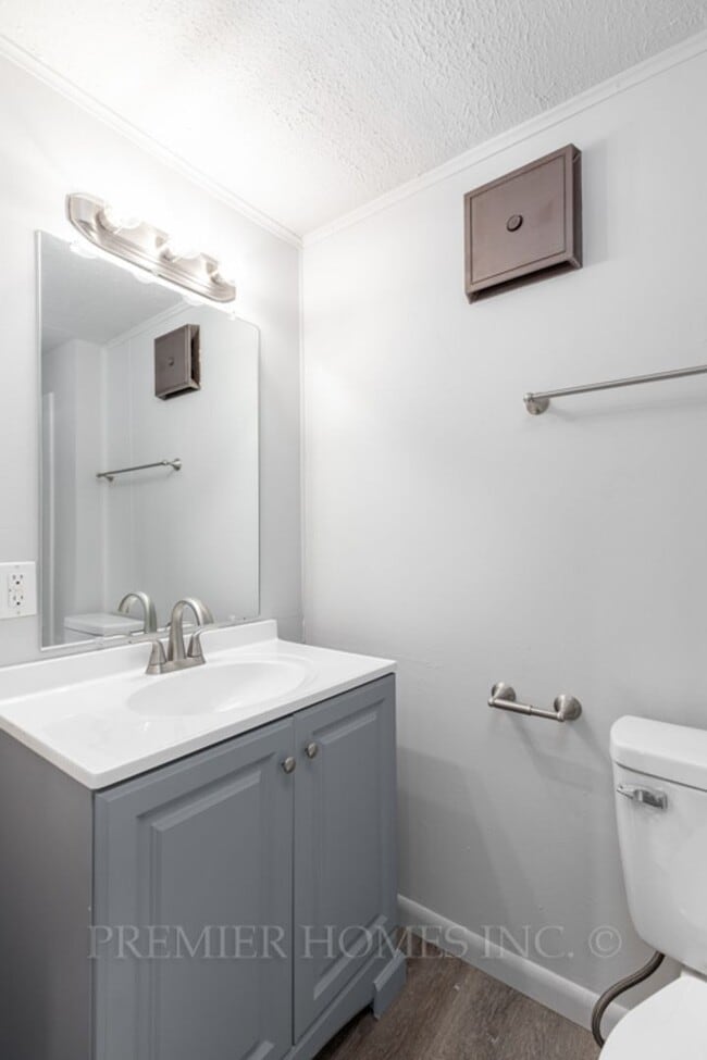 Building Photo - 3 Bed Home with Basement & Off-Street Parking – $1,395/mo