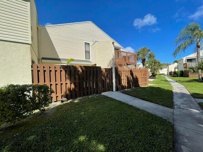Building Photo - 639 Executive Center Dr