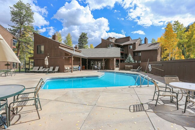 Building Photo - 2 bed/2bath!  Keystone!  Community Pool an...