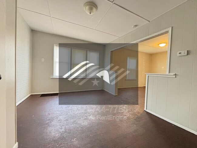 Building Photo - 515 Mertland Ave