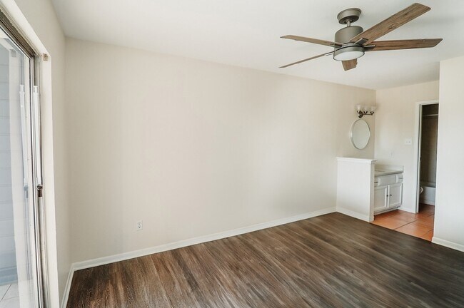 Building Photo - 18511 Egret Bay Blvd