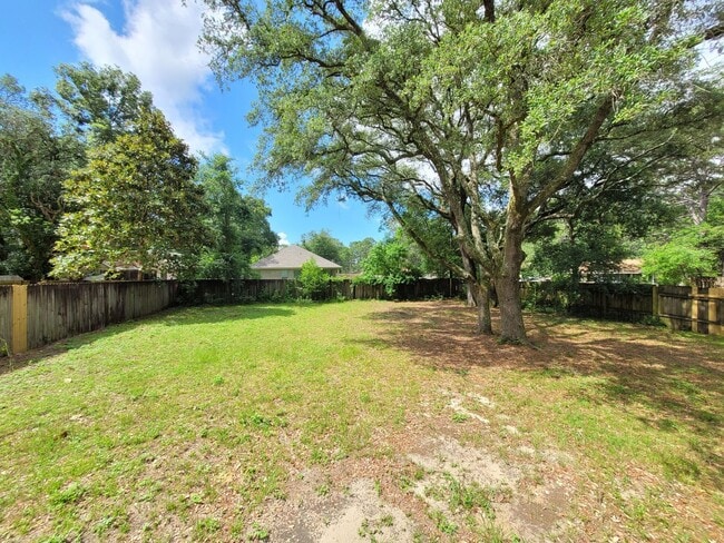 Building Photo - 369 Lincoln Ave