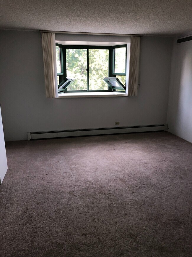 Building Photo - Penn Square