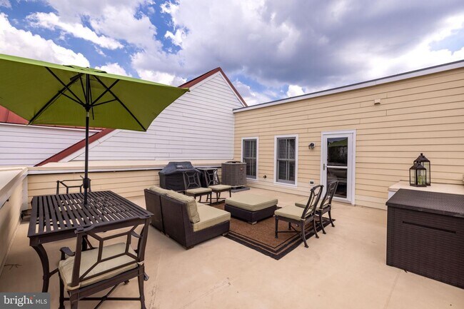 Building Photo - 712 Bracey Ln