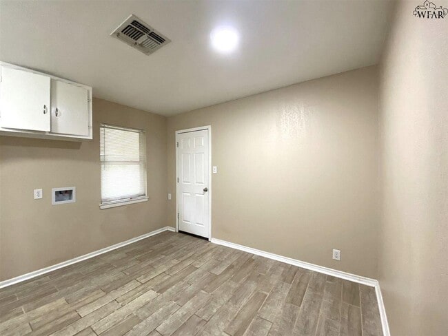Building Photo - 1442 Deville St