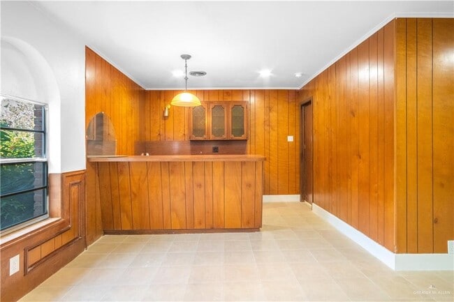 Building Photo - 18 Cd Ave