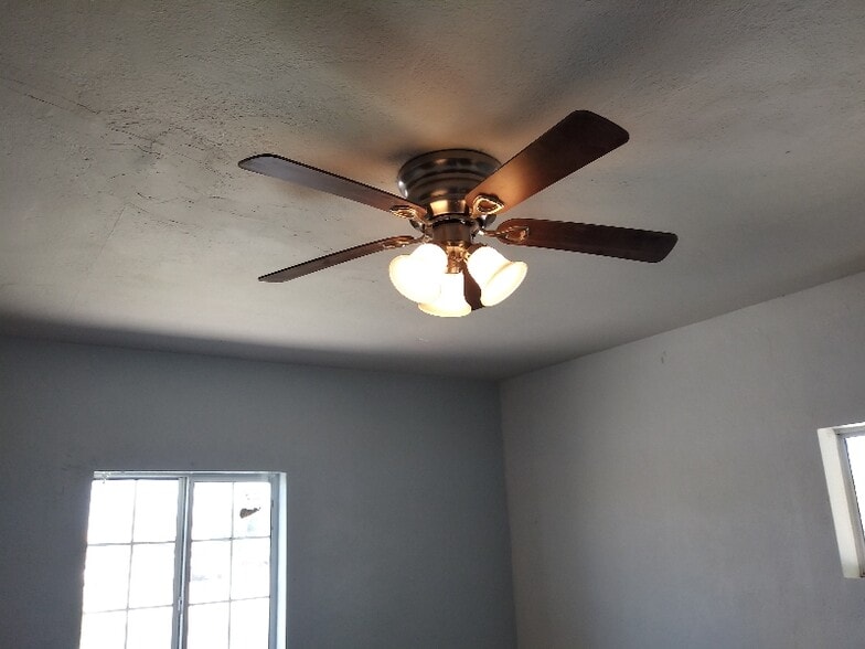 Building Photo - 346 E Murphy St