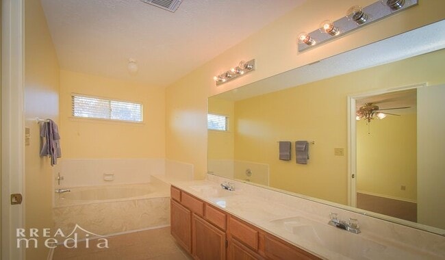 Building Photo - 19723 Glenfinch Ln