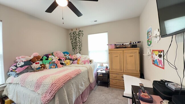 Building Photo - Modern 4-Bedroom Virginia Beach Home Near Town Center!