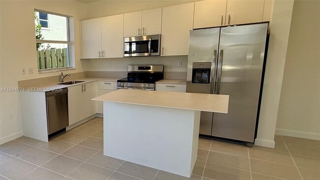 Building Photo - 2617 SE 27th Dr