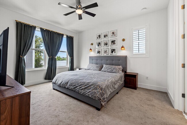 Building Photo - 320 15th St N