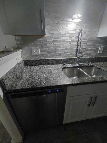 Building Photo - 14433 E Jewell Ave